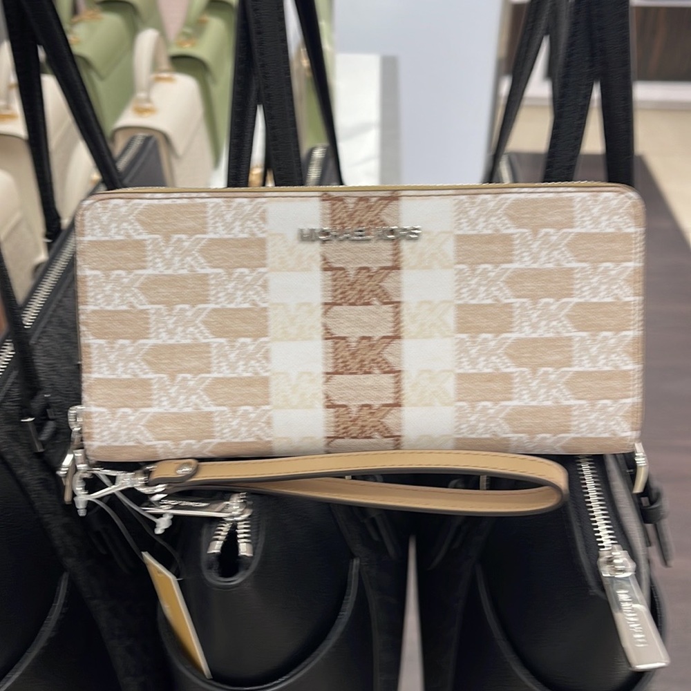 MICHAEL KORS Leather Continental Phone Holder Wristlet Wallet 
Camel 
NWT - Picture 3 of 16